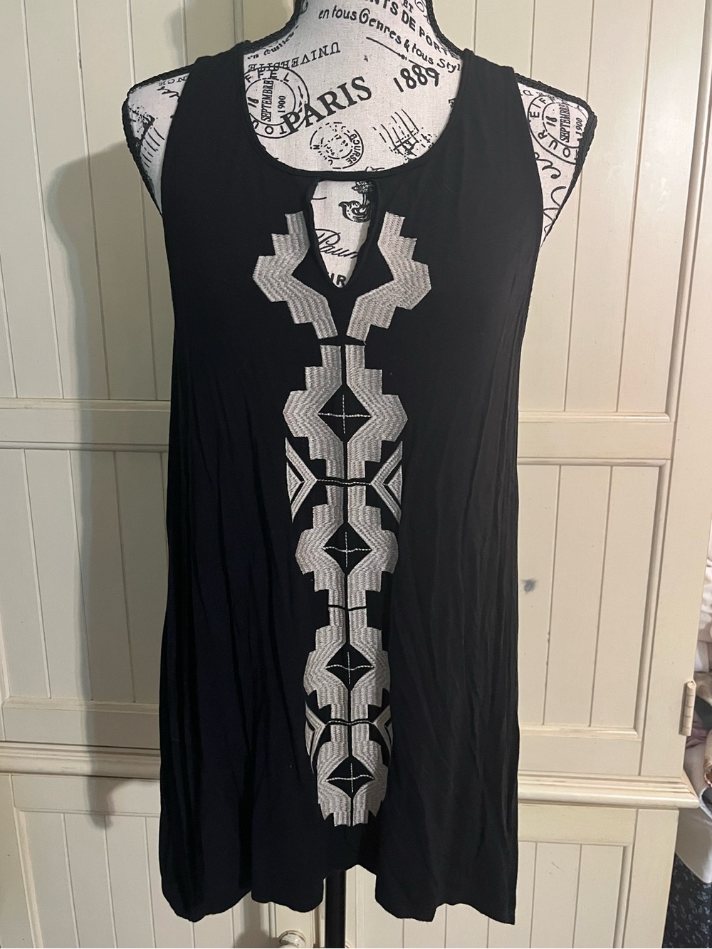 FYLO London Black Embroidered Geometric Keyhole Top in Black/Tan